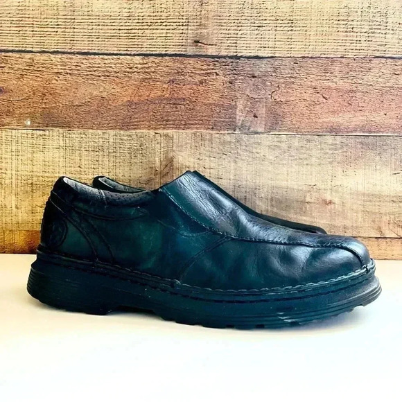 Dr. Martens Unisex Tevin Shoes - Picture 3 of 11